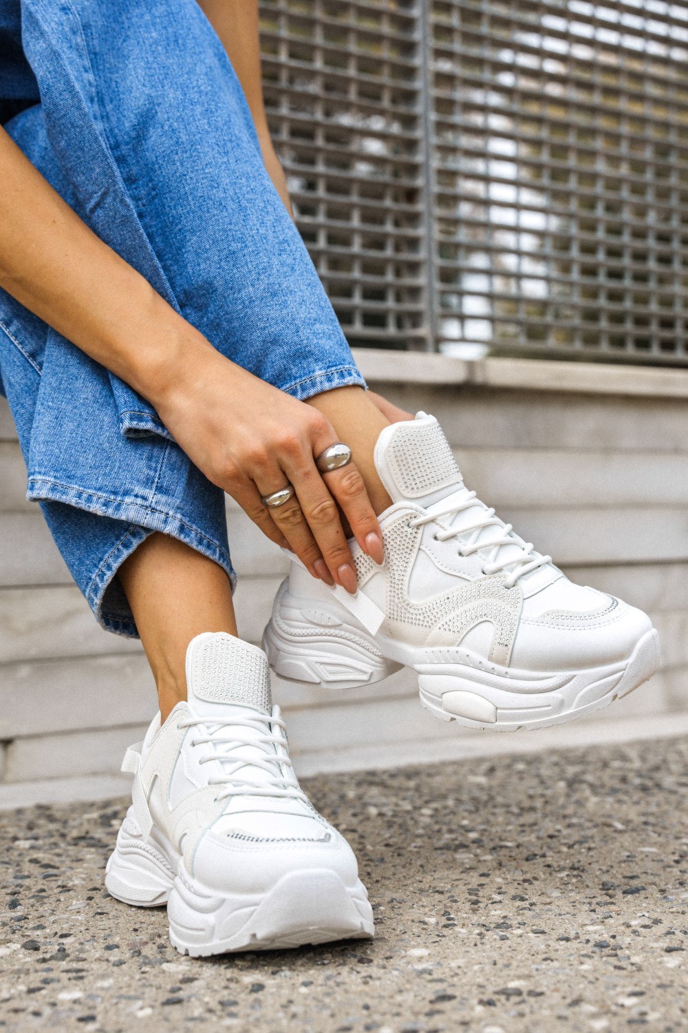  Sneakers Δίσολα με Στρας 023584 ΛΕΥΚΟ 2025