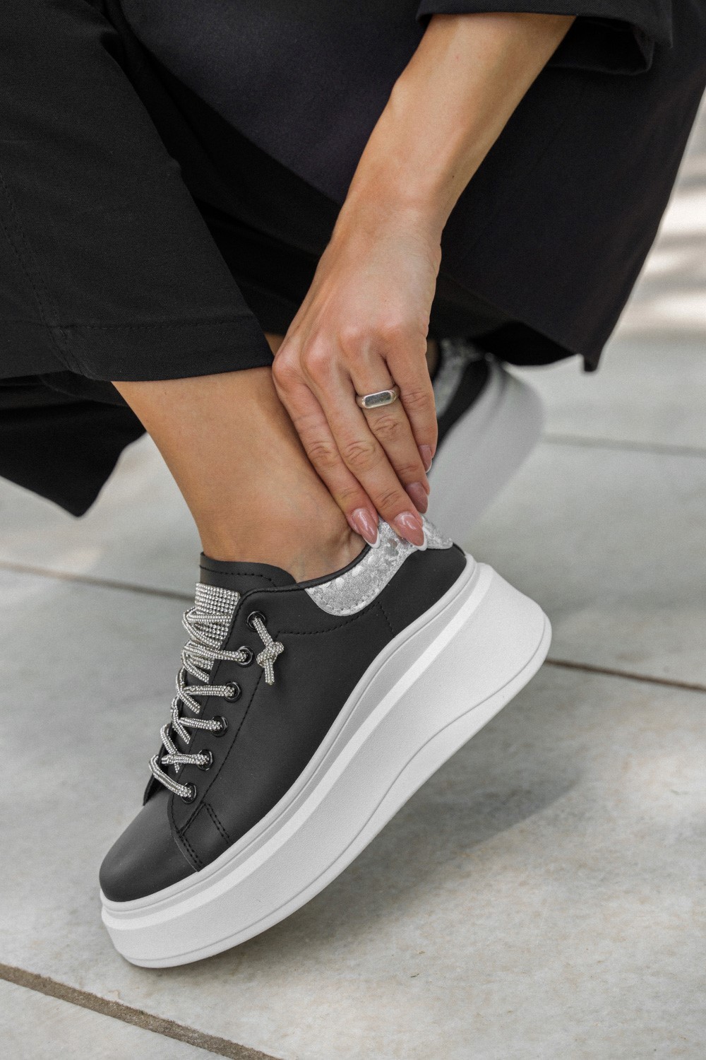  Sneakers Δίσολα με Κορδόνια από Στρας 023601 ΜΑΥΡΟ/ΛΕΥΚΟ 2025